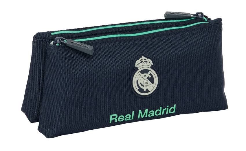 NECESITO UNA BOLSA PEQUEÑA DOBLE DEL REAL MADRID, SEGUNDA EQUIPACIÓN 25/26, DE 22x10x8 cm.